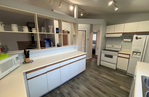 Wasaga Beach Cottage | Lovely Water Front Cottage- pool,firepit and amenities near by & access to water