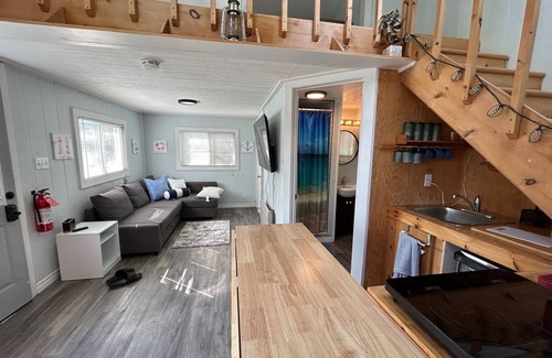 Wasaga Beach Cottage | Lovely Water Front Cottage- pool,firepit and amenities near by & access to water