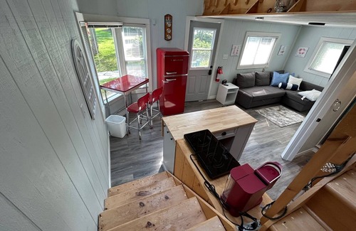 Wasaga Beach Cottage | Lovely Water Front Cottage- pool,firepit and amenities near by & access to water