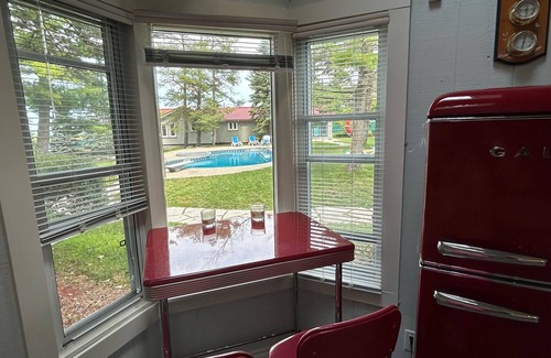 Wasaga Beach Cottage | Lovely Water Front Cottage- pool,firepit and amenities near by & access to water