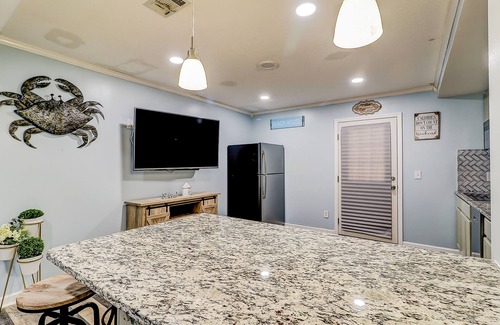 Savannah Apartment | Lovely waterfront apartment on creek inlet with dock - dog-friendly