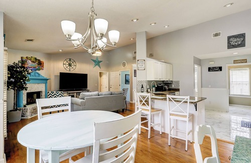 Savannah Apartment | Lovely waterfront apartment on creek inlet with dock access - dog-friendly
