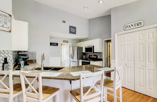 Savannah Apartment | Lovely waterfront apartment on creek inlet with dock access - dog-friendly