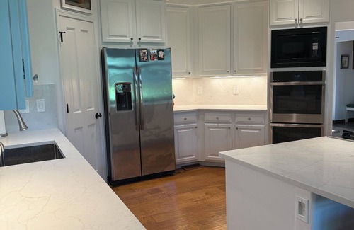 Edwards House | Lovely Winter Getaway ~ Walk To The Ski Lift ~ The Ideal Vacation Home!