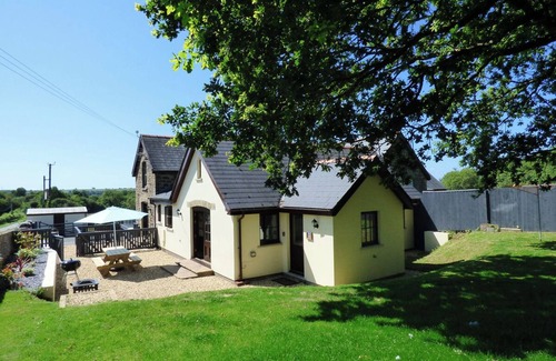 Kilgetty Cottage | Loveston Lodge, Holiday Cottage Loveston, Sleeps 4, 2 bedrooms, bathrooms