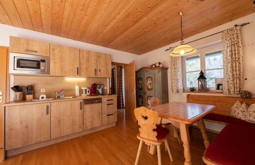 Obergrainau Apartment | Lovingly furnished holiday apartment "Zirbe" in the Zugspitz village Grainau