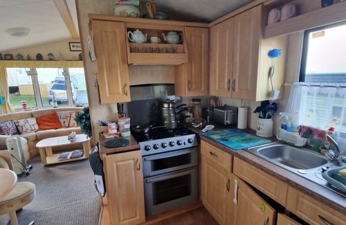 Aberystwyth Ski Chalet | Lovley Sea Viev 2 Bedroom Caravan in Clarach Bay