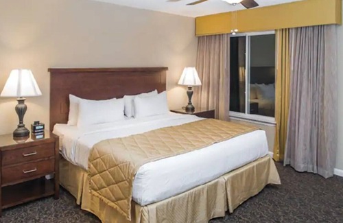 Berkeley Resort | Low Rates for The Historic Powhatan Resort