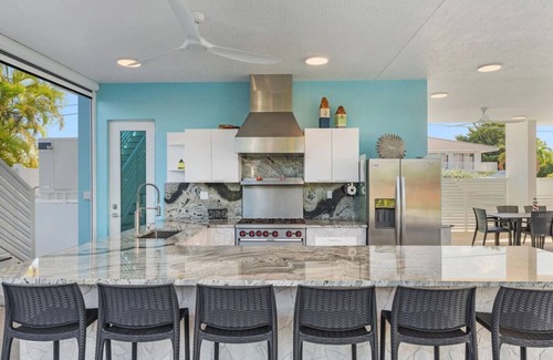 Marathon Apartment | Low Season Specials! Marathon Sombrero Beach | 5 min to Beach, Pool, 70` Boat Dock, elevator