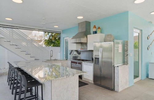 Marathon Apartment | Low Season Specials! Marathon Sombrero Beach | 5 min to Beach, Pool, 70` Boat Dock, elevator