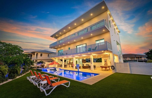 Marathon Apartment | Low Season Specials! Marathon Sombrero Beach | 5 min to Beach, Pool, 70` Boat Dock, elevator