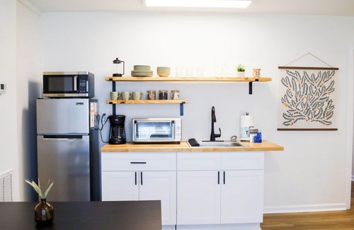 North Carolina Coast Apartment | Low Tide: Surf APT, Clean & Cozy, Walk to Beach, Lake & Park