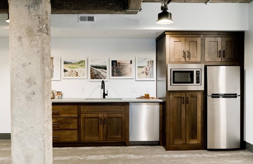 Logan Apartment | Lower Flat Luxury Suite - 920 SQ FT - Perfect Launchpad for any Adventure