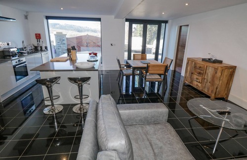 Windermere Cottage | LOWER LAKE VIEW, romantic, with hot tub in Bowness-On-Windermere