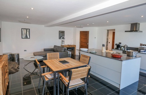 Windermere Cottage | LOWER LAKE VIEW, romantic, with hot tub in Bowness-On-Windermere