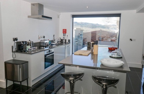 Windermere Cottage | LOWER LAKE VIEW, romantic, with hot tub in Bowness-On-Windermere
