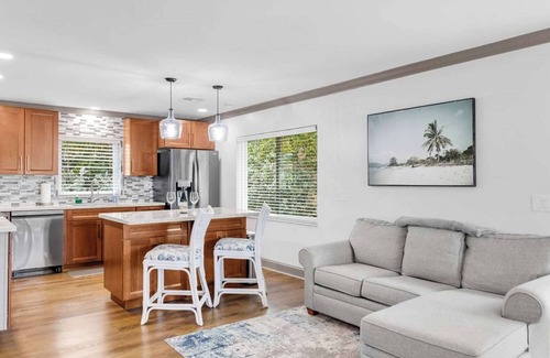 Marathon House | Lower Latitudes in Marathon