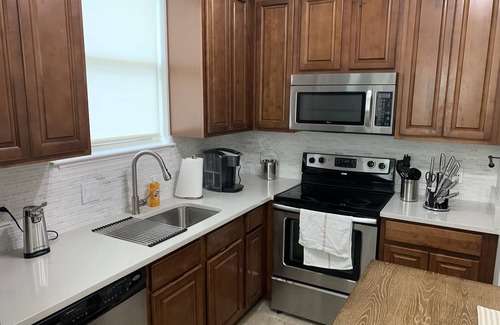 Mobile Apartment | Lower Level Upscale Midtown Apartment! .