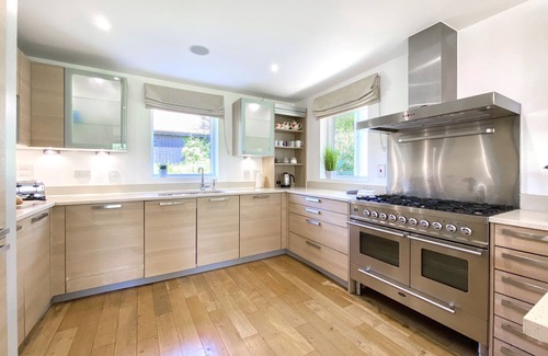 Cirencester House | Lower Mill holiday house accomodation with internet access and balcony/terrace