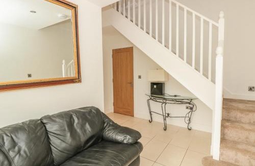 Dartmouth Apartment | Lower Norton Apartment