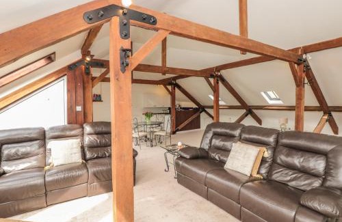 Dartmouth Apartment | Lower Norton Apartment