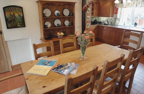 Colyton Cottage | LOWER WADDEN FARMHOUSE AND ANNEXE, pet friendly in Southleigh