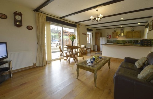 Colyton Cottage | LOWER WADDEN FARMHOUSE AND ANNEXE, pet friendly in Southleigh