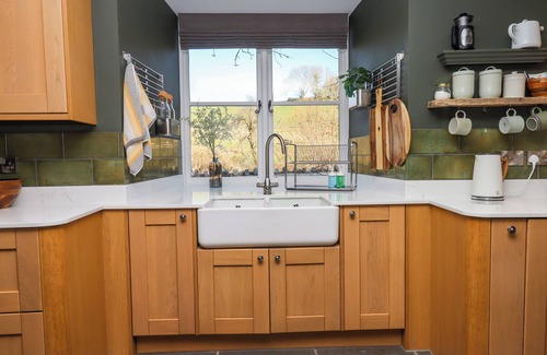 Stoke Gabriel Cottage | LOWER WELL FARM HOUSE, pet friendly, with open fire in Stoke Gabriel