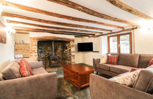 Brazzacott House | Lower West Curry Farmhouse