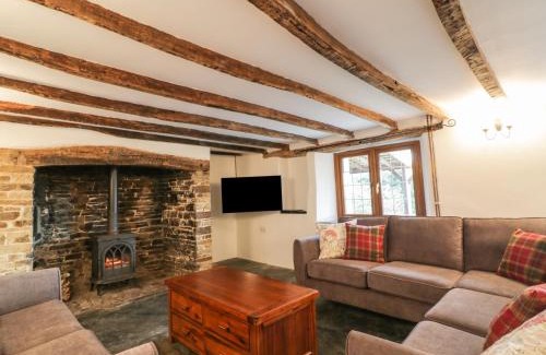 Brazzacott House | Lower West Curry Farmhouse