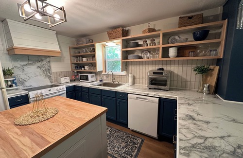 Grove House | LPC 6 - Lake View Bungalow, sleeps 8, Boat parking, near boat ramp & pickleball.