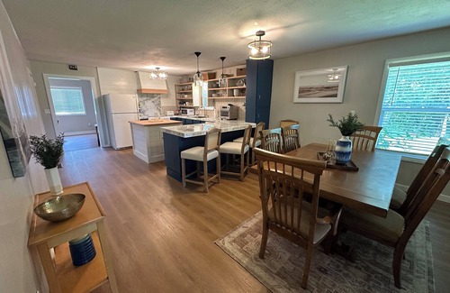 Grove House | LPC 6 - Lake View Bungalow, sleeps 8, Boat parking, near boat ramp & pickleball.