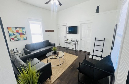 Highlands - Perkins Cottage | LSU, Downtown, Beautiful Cottage Style home with a Contemporary Modern twist!
