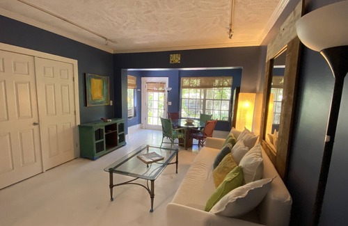 Coconut Grove House | LT PROMO!🐕‍🦺❤💗GROVE HOUSE BIG FENCED YARD Idyllic location-Pets