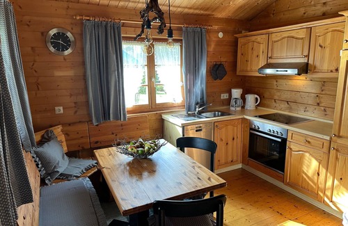 Hayingen House | Ltd-105 Holzblockhaus für 4 Personen mit Südterrasse - Ferienpark Lauterdörfle 1.1