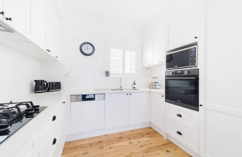 Katoomba House | Ltl La Villette - 4BR - fireplace - pet-friendly