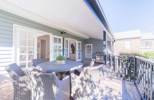 Katoomba House | Ltl La Villette - 4BR - fireplace - pet-friendly
