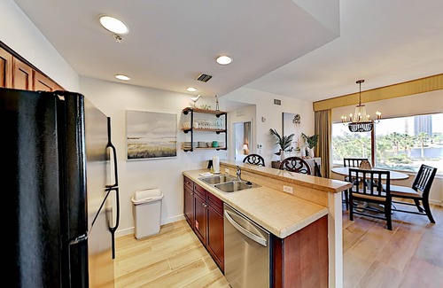 Sandestin Condo | Luau II | Ocean Blvd 2-Unit Retreat | Heated Pool & Gym | Steps to Beach