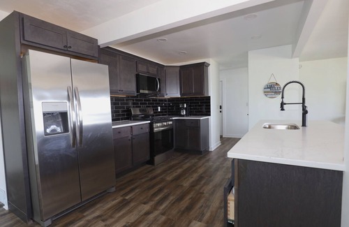 Shelbyville Cottage | Lucky Catch Cottage 4 bedroom/2 bathrooms with AC on Gun Lake