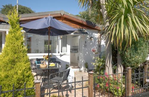 Galmpton Ski Chalet | Lucy Lou, charming holiday bungalow in Devon