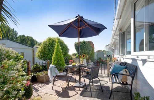 Galmpton Ski Chalet | Lucy Lou, charming holiday bungalow in Devon
