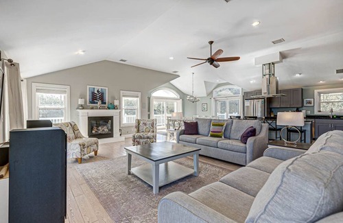 Southern Shores House | Lucy's Place | 1030 ft from the beach | Private Pool, Hot Tub | Southern Shores