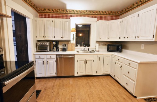 Ludlow House | Ludlow Village Home with Pool Table - Walk to Restaurants