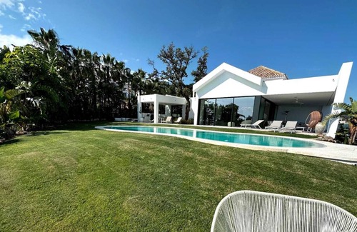 Marbella Villa | Lujosa Villa con Vistas Extraordinaria en Marbella