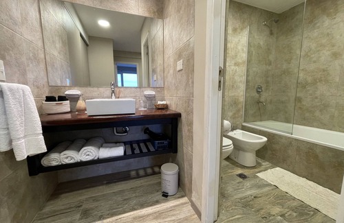 San Carlos de Bariloche House | LUJOSO DUPLEX FAMILIAR CON VISTA AL LAGO EN PLAYA BONITA