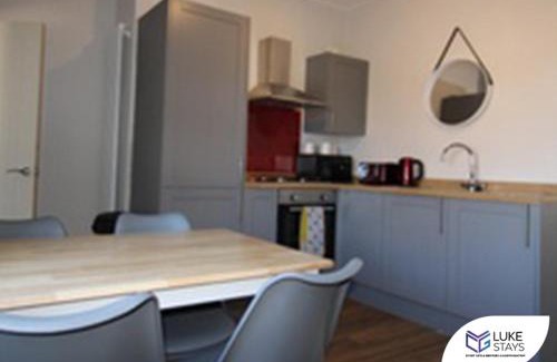 Durham Apartment | Luke Stays - Alum Waters