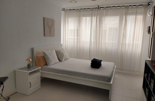 Torremolinos City Centre Apartment | Luminoso y moderno Estudio Plaza Andalucía