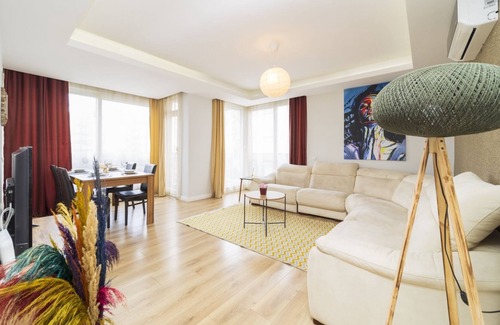 Antalya City Centre Apartment | Luminous Flat 15 min to Hadrian Gates