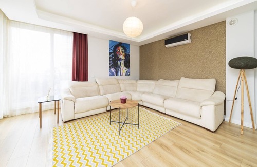 Antalya City Centre Apartment | Luminous Flat 15 min to Hadrian Gates
