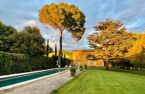Pertuis Hotel | Lumipod - Haras de Castellane